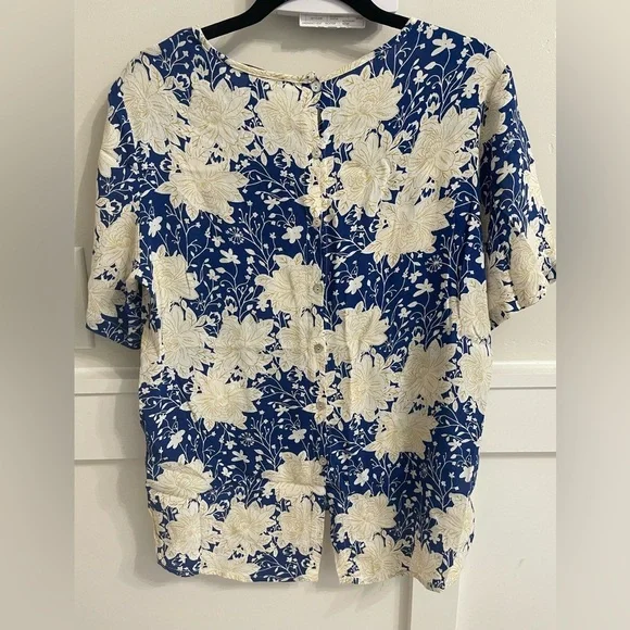 Harlowe & Graham Blue and Cream Floral Women's Top High Low - Picture 4 of 5